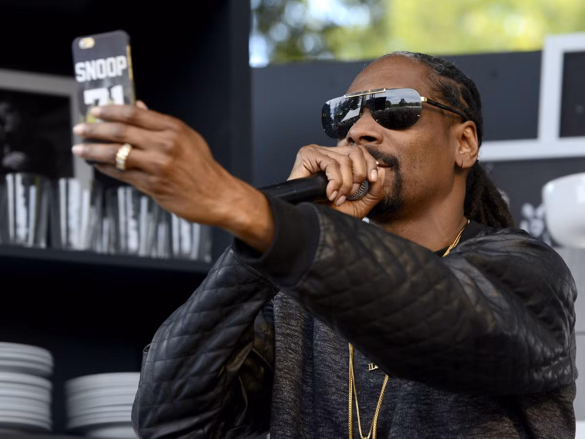 Mức giá khách hàng phải bỏ ra cho một màn kết hợp cùng rapper này là 40.000 USD (hơn 930 triệu đồng).