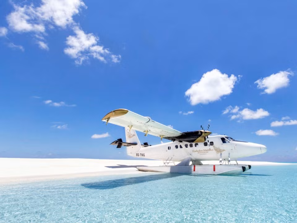 Khu nghỉ dưỡng là một hòn đảo tư nhân ở đảo san hô Lhaviyani Atoll, Ấn Độ Dương, mới mở cửa vào 26/12 năm ngoái.