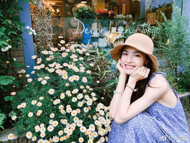 Và ở tuổi 26, nữ diễn viên Chung Sở Hy vẫn chưa nghĩ tới việc kết hôn mà thay vào đó là tập trung cho sự nghiệp và chăm sóc bản thân.