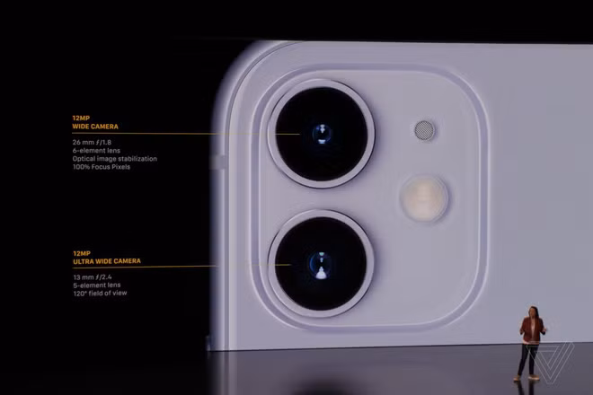 Điểm khác biệt nhất là cụm camera hình vuông giống như những gì đã được đồn đoán trước khi ra mắt.