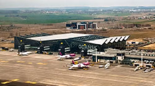 Gdańsk Lech Wałęsa là một sân bay quốc tế ở Gdańsk, Ba Lan. Năm 2006, sân bay này đã phục vụ 1,2 triệulượt khách (tăng 84% so với năm 2005). Một nửa trong số đó là khách quốc tế.