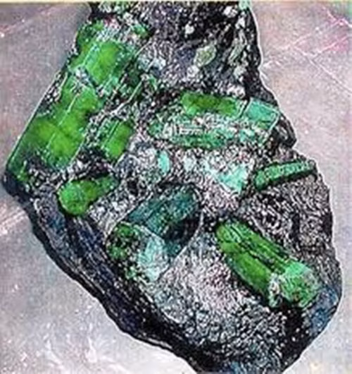 Ngọc lục bảo nặng khoảng 1,7 triệu cara. Nó đã được định giá khoảng 400 triệu USD. Tuy nhiên, giá trị thực sự của nó không rõ ràng.