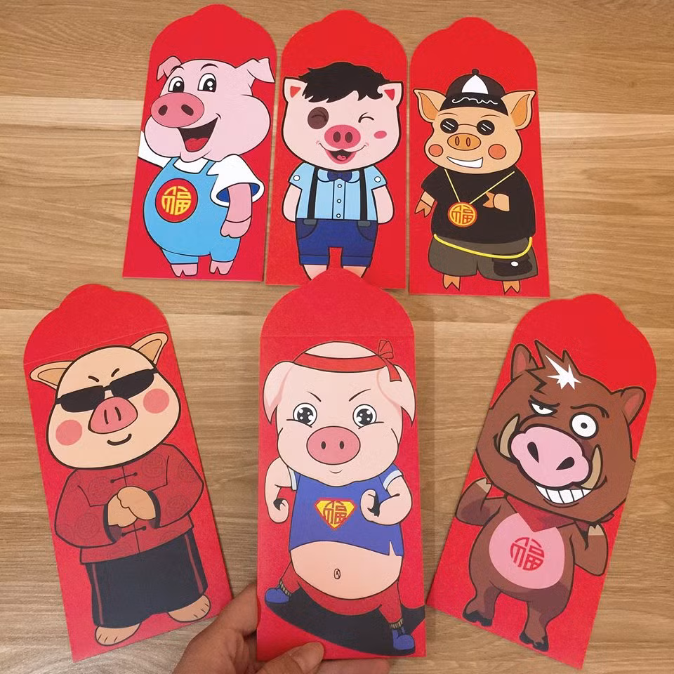 Phong bao lì xì in hình các chú heo ngộ nghĩnh với đầy đủ kiểu dáng, màu sắc khác nhau được rao bán từ 15.000 - 70.000 đồng/10 chiếc. Ảnh: FB Đỗ Trang.