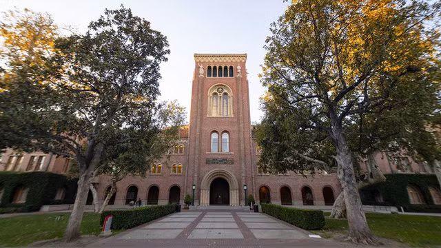Viện Đại học Nam California hay Đại học Nam California là một viện đại học tư thục, phi lợi nhuận, tọa lạc ở thành phố Los Angeles, tiểu bang California, Mỹ. Trường có khoảng 2.645 cựu sinh viên siêu giàu với tổng tài sản 548 tỷ USD.