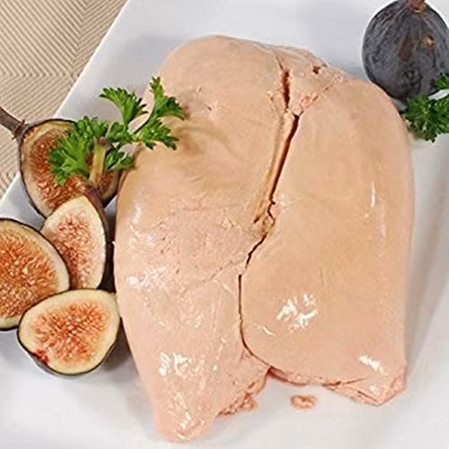 Gan ngỗng của Pháp không phải loại gan ngỗng bình thường, mà là gan ngỗng vỗ béo, được lấy từ những con ngỗng nhồi ăn quá mức để có bộ gan khổng lồ. Ảnh: Amazon.