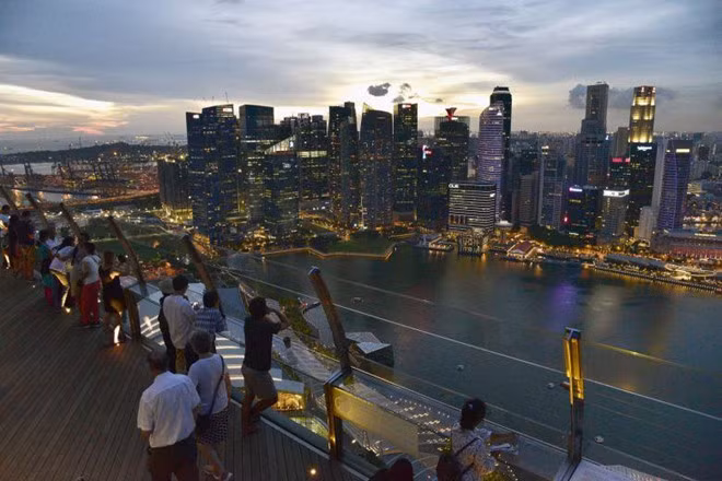 Singapore đã 5 năm liên tiếp đứng đầu danh sách trong khi đó Paris và Hong Kong mới là lần đầu. Ảnh: Straits Times.