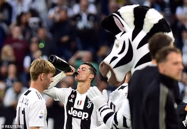 Siêu sao người Bồ Đào Nha Cristiano Ronaldo ngất ngây trong men say chiến thắng. Anh không mất nhiều thời gian để chứng tỏ đẳng cấp hàng đầu ở một giải đấu đặt nặng tính chiến thuật như Serie A.