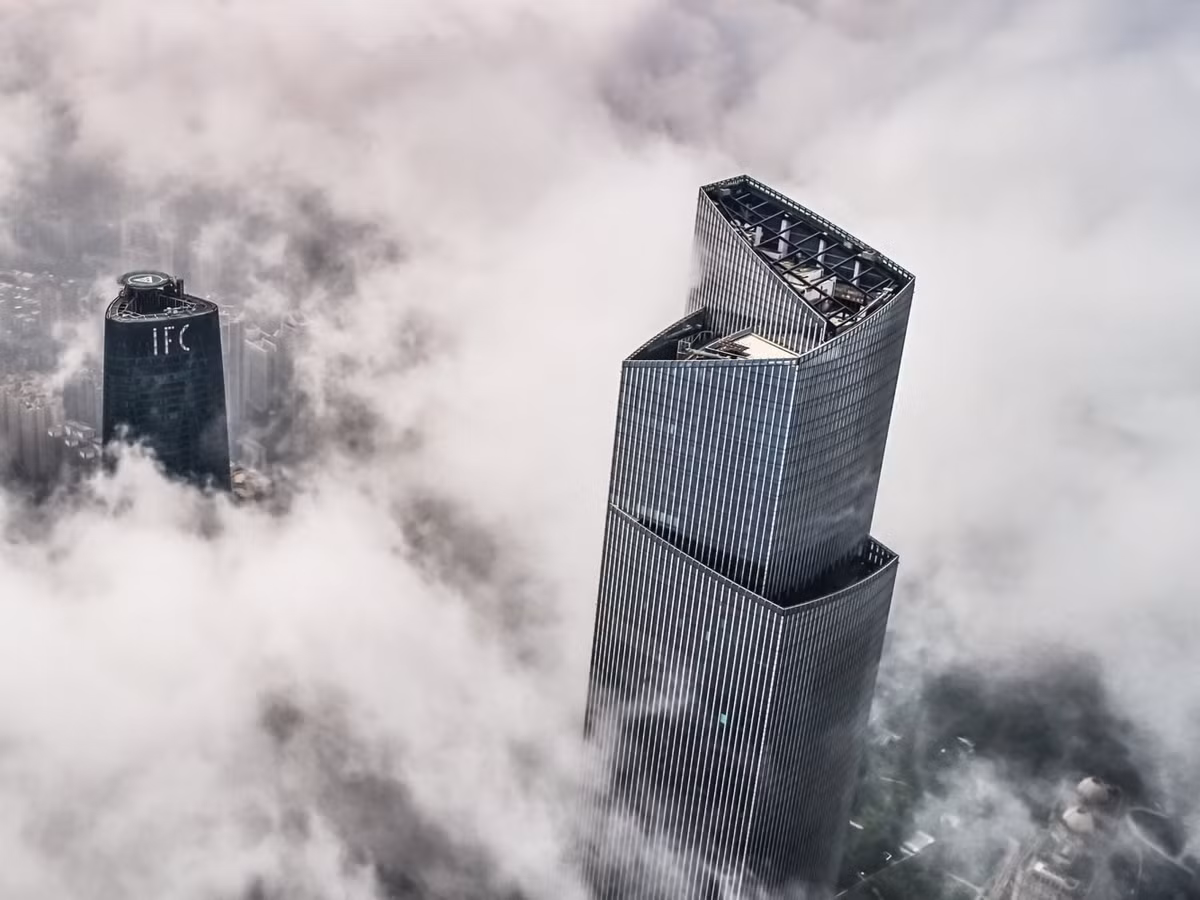CTF Finance Centre là tòa nhà chọc trời hỗn hợp cao 530 m, 111 tầng tại Quảng Châu (Trung Quốc).