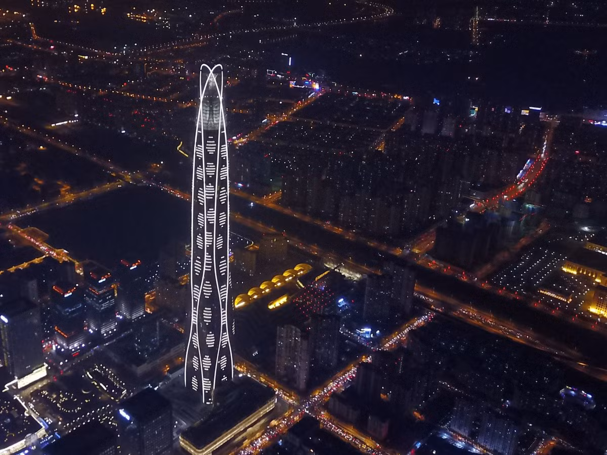 Cùng chiều cao với CTF Finance Centre là Tianjin CTF Finance Centre (Trung Quốc). Tòa nhà bắt đầu xây từ 2013 đến 2018 thì hoàn thành. Tuy nhiên, Tianjin CTF Finance Centre chỉ có 97 tầng.