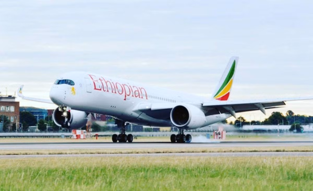 Dan tiep vien xinh dep cua hang hang khong gap nan o Ethiopia