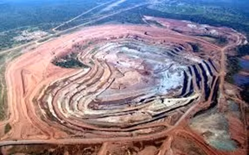 Mỏ Catoca nằm ở Angola của châu Phi được khai thác vào năm 1997. Năm 2009 mỏ có sản lượng là 7,5 triệu carat kim cương. Theo ước tính có thể khai thác khoảng 60 triệu carat tại mỏ này.