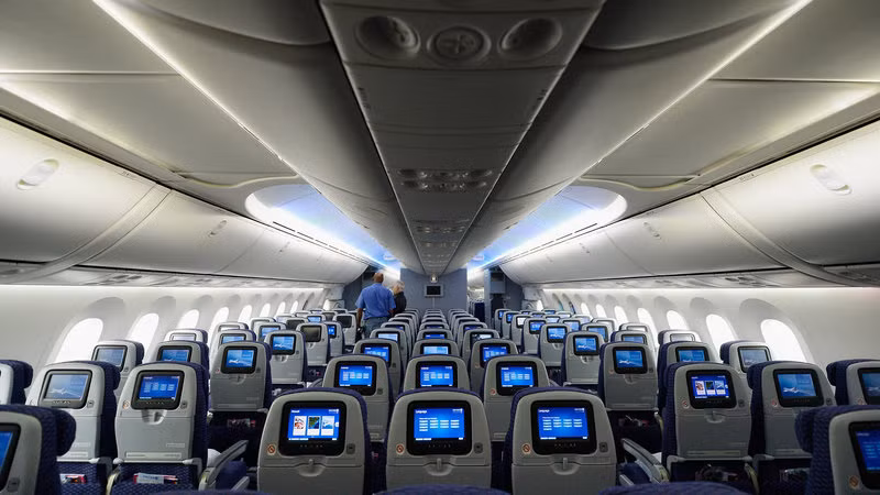 Máy bay có sức 280 hành khách theo thiết lập 3 hạng ghế. Tầm bay của Boeing 787-9 vào khoảng 15.400 km. Ảnh: NPR.