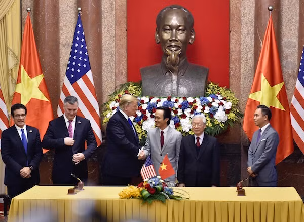 Theo đó, Hãng hàng không Bamboo Airways đã ký thỏa thuận mua 10 máy bay thân rộng Boeing 787-9 Dreamliner. Hãng hàng không Vietjet ký hợp đồng mua 100 tàu bay Boeing 737 Max. Ảnh: VGP.