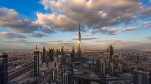 Nhìn vẻ hào nhoáng, nhiều người nghĩ thành phố Dubai sở hữu một hệ sinh thái sạch sẽ. Thực tế, dân số tăng nhanh, nguồn nước thiếu, các tòa nhà mọc lên quá nhiều và không có hệ thống xử lý nước thải đồng bộ khiến Dubai không thể coi là một thành phố sạch.