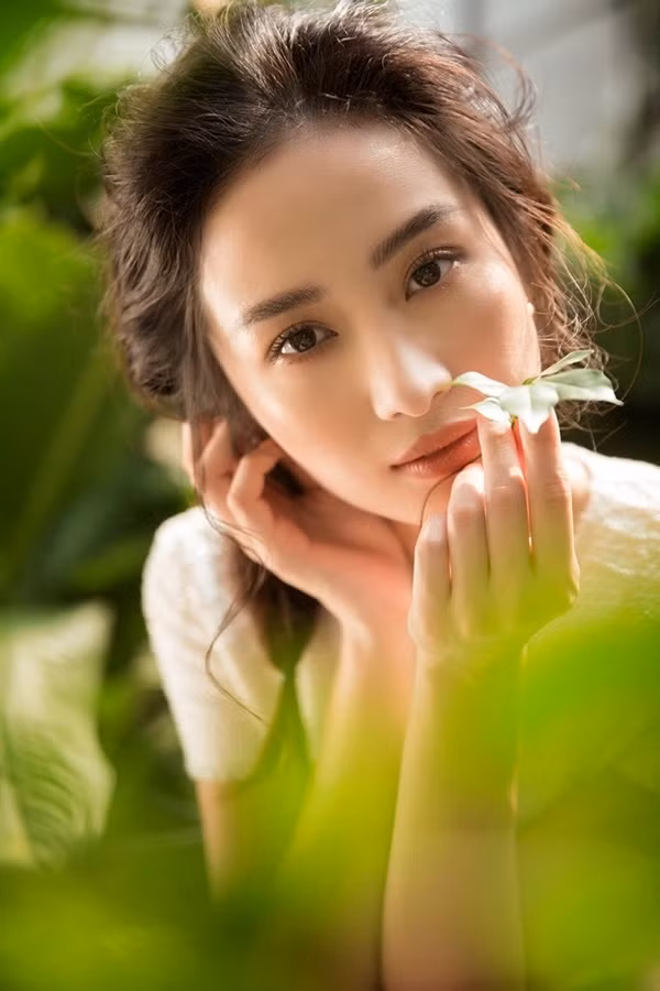 Phong cách trang điểm khác nhau của 5 mỹ nhân Việt tuổi Hợi - Hình 2 Phong cach trang diem khac nhau cua 5 my nhan Viet tuoi Hoi-Hinh-2