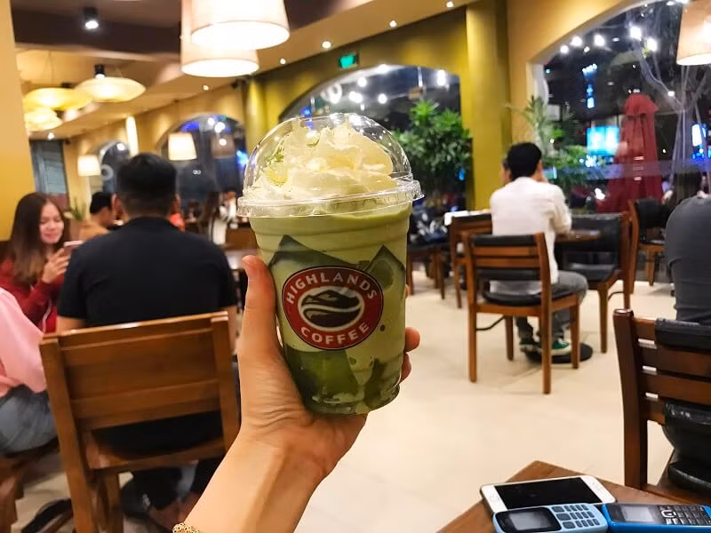 Phuc Long, Highland, Starbuck...hang nao 