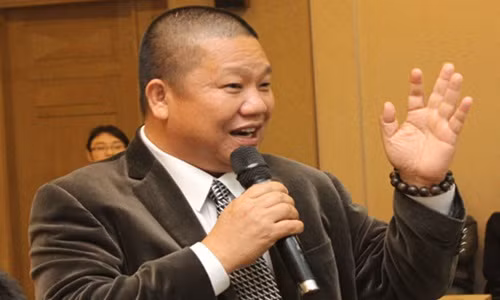 Ong chu Tap doan Hoa Sen Le Phuoc Vu bat ngo len nui o an-Hinh-2