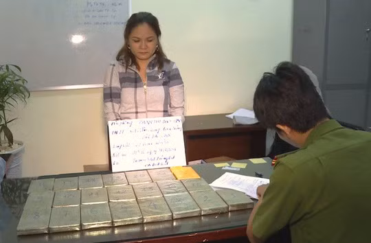 Kieu nu chuyen dung “chieu doc” van chuyen ma tuy