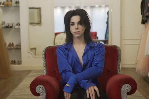 Thanh niên làm 11 cuộc phẫu thuật thẩm mỹ để giống Michael Jackson Thanh nien lam 11 cuoc phau thuat tham my de giong Michael Jackson