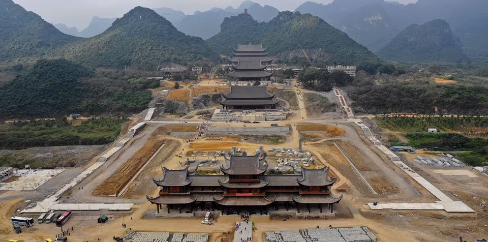 Chùa Tam Chúc, ngôi chùa lớn nhất thế giới, nằm trong khu du lịch Tam Chúc (thị trấn Ba Sao, Hà Nam) là nơi đăng cai đại lễ Vesak 2019 (Lễ Phật đản 2019). Ảnh: Zing.