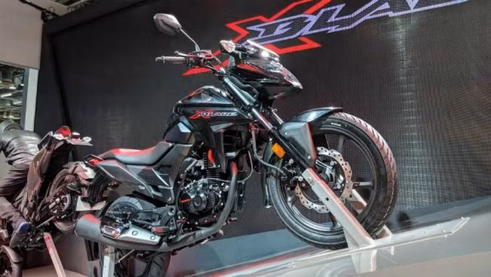 Tuy nhiên, Honda X-Blade mới sẽ có cập nhật về màu sắc và đồ họa để đem lại một diện mạo tươi mới. Xe cũng có tùy chọn tông màu kép.