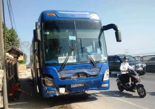 Tai nan tham khoc 3 nguoi chet o Thanh Hoa: Tai xe thieu quan sat?