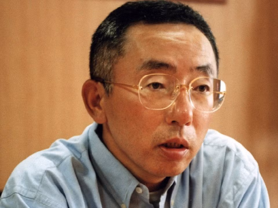 Ông chủ Uniqlo Yanai sinh năm 1949 tại miền nam Nhật Bản, con trai của một người bán quần áo.