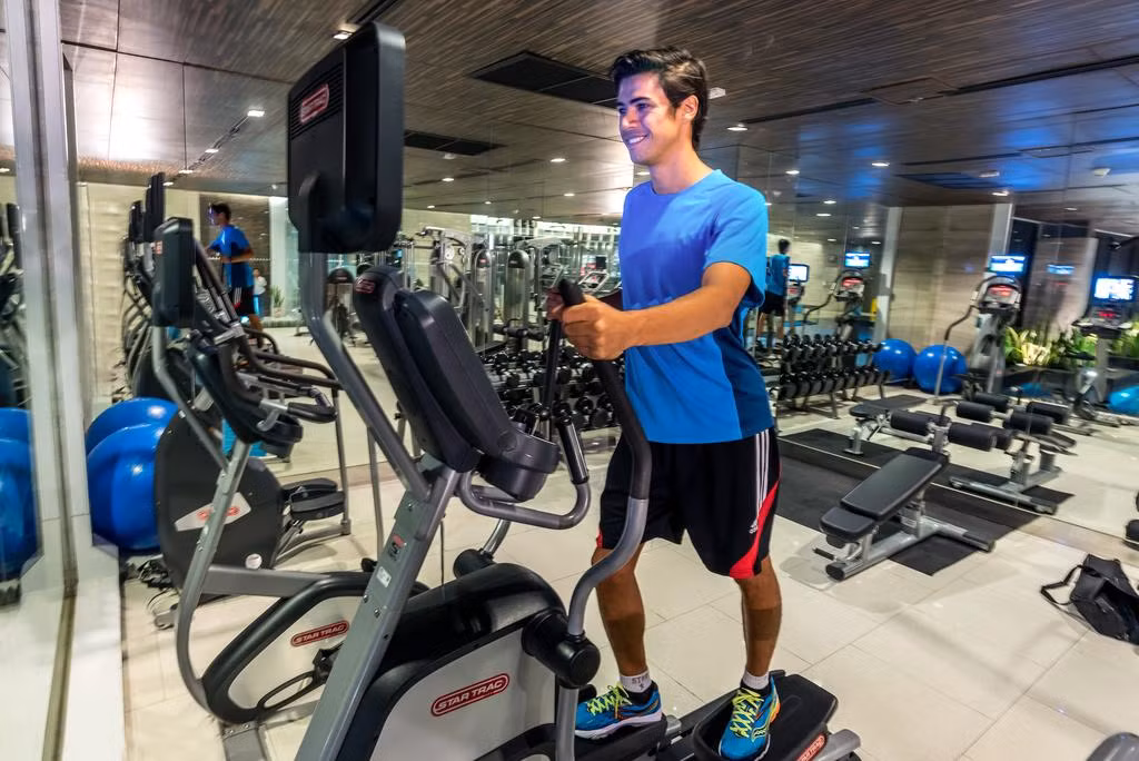 Khách sạn có cả trung tâm thể dục và trung tâm dịch vụ doanh nhân. Ảnh: Booking.