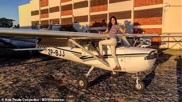 Sau nhiều thử thách, Ana Paula Cespedes lái máy bay King Air F90 với tư cách phi công phụ bên cạnh cha và một mình lái chiếc Cessana 152. Ảnh: DM.