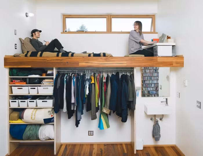 Giường gác xép phù hợp với những ngôi nhà diện tích khiêm tốn và trần cao. Ảnh: Guu