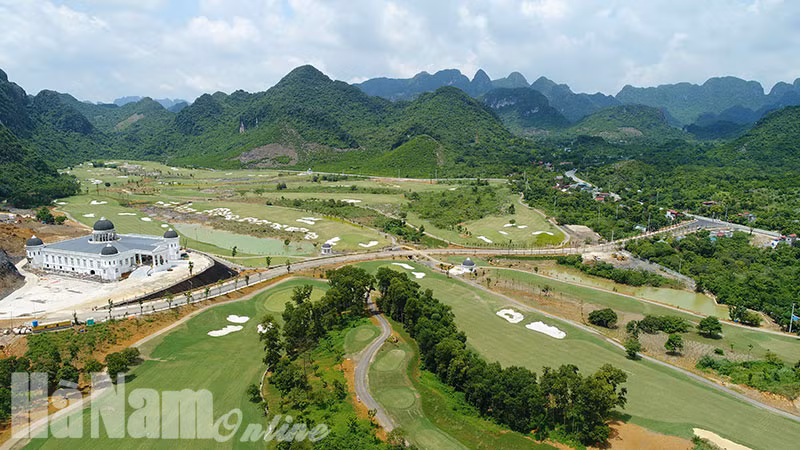 Dự án sân golf Kim Bảng do Công ty cổ phần Golf Trường An làm chủ đầu tư có tổng mức đầu tư trên 1.000 tỷ đồng. Ảnh: Hanam online.