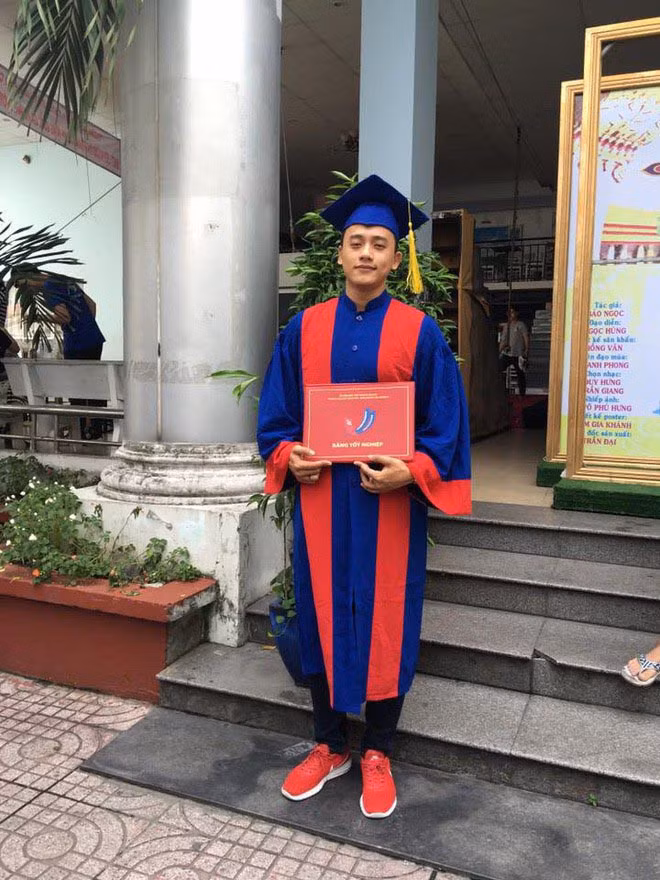 Tốt nghiệp đại học loại giỏi cùng với ngoại hình nổi bật, ngay khi ra trường, Mai Tài Phến nhanh chóng có cơ hội được thử sức với công việc diễn xuất chuyên nghiệp. Ảnh: Thegioitre.