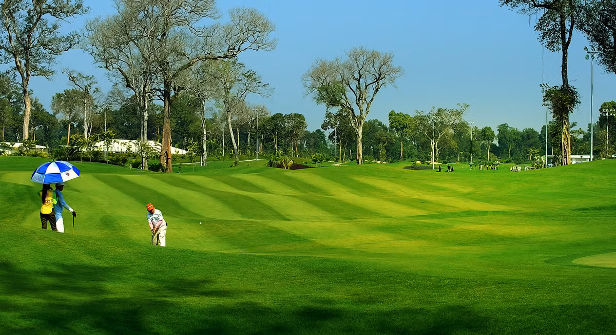Thu hút đông đảo khách trong và ngoài nước, doanh thu hàng năm từ sân golf Long Thành đều tăng theo cấp số nhân, từ mức 10,7 tỷ đồng năm 2004 lên gấp 8,5 lần, đạt mức 526 tỷ đồng trong năm 2008. Ảnh: Chudu24.