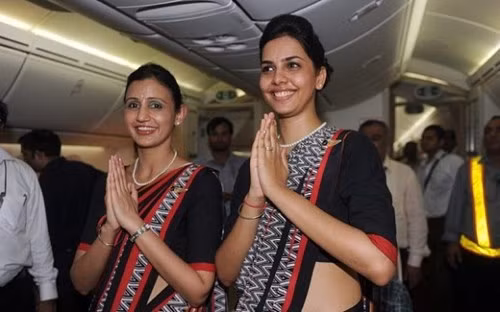 Năm 2009, hãng hàng không Air India đã sa thải 9 nữ tiếp viên hàng không với lý do thân hình thừa cân có thể khiến họ trở nên kém nhanh nhẹn. Ảnh: CNBC.