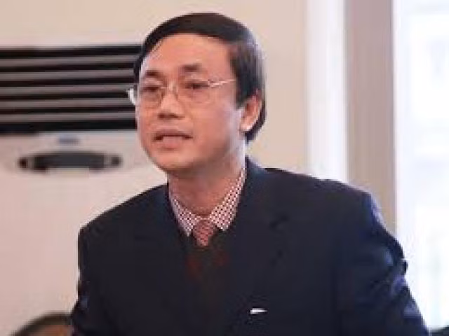 Trước ông Tô Công Lý, tháng 4/2019, dư luận cũng rúng động khi nguyên Chủ tịch Hội đồng quản trị, Tổng Giám đốc Công ty TISCO - Trần Văn Khâm bị khởi tố, bắt tạm giam do liên quan đến các sai phạm khiến dự án trị giá hơn 8.000 tỉ đồng của Công ty Gang thép Thái Nguyên biến thành đống sắt gỉ.