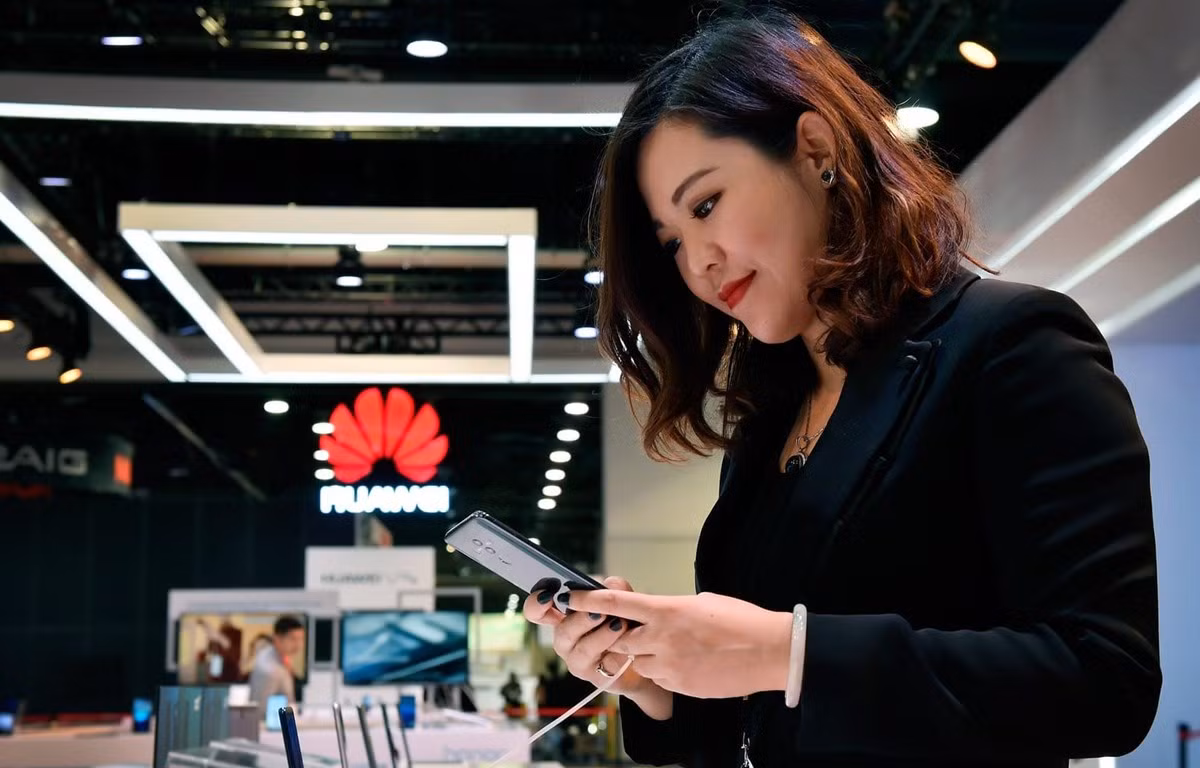 Huawei xác nhận làm hệ điều hành riêng để phòng Mỹ siết cấm vận Huawei xac nhan lam he dieu hanh rieng de phong My siet cam van