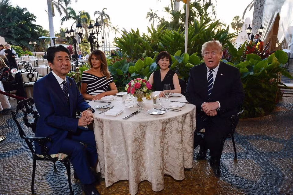 Tổng thống Donald Trump cũng tiếp đón các nhà lãnh đạo thế giới tại khu nghỉ dưỡng này. Trong đó có Chủ tịch Trung Quốc Tập Cận Bình và Thủ tướng Shinzo Abe của Nhật Bản.