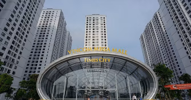 Trong khi đó, em gái bà Hương, bà Phạm Thu Hằng đứng vị trí thứ 3 với 12.025 tỷ đồng. Bà Thu Hằng hiện sở hữu 100.881.292 cổ phiếu VIC. Ảnh: Internet.