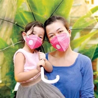 Trong đó, loại khẩu trang chống bụi mịn đang được rao bán với giá 50.000 đồng/chiếc. Ảnh: Internet.