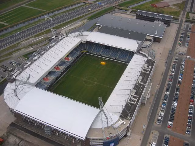 Sân nhà CLB Hà Lan mà hậu vệ Đoàn Văn Hậu sắp đầu quân nhìn từ trên cao. Ảnh: The stadium.