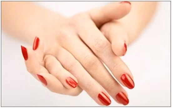 Hãy cố gắng thư giãn đầu óc chỉ bằng cách tập trung vào hơi thở, nắm ngón tay lại cảm nhận cảm giác ở tay và cử động, xoay tay và xoa bóp các ngón bằng cả hai tay. Toàn bộ động tác nên kéo dài khoảng 3-5 phút. Khi làm như vậy, từng ngón tay sẽ mang lại tác dụng riêng như sau: