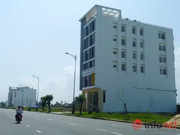 Trước đó, chia sẻ với báo chí, ông Nguyễn Điểu - Giám đốc Sở Tài nguyên và Môi trường TP Đà Nẵng cho biết, đây là hiện tượng bất thường, đáng báo động, tuy nhiên rất khó có thể kiểm soát do quy mô quá lớn. "Một trong những khó khăn của địa phương để xử lý tình trạng này là người Việt Nam mua đất nhưng đứng sau cuộc mua bán lại là người Trung Quốc", ông Điểu nói.