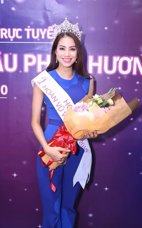 Sau ngày đăng quang, Phạm Hương tất bật với các hoạt động khác nhau. Cô đi giao lưu với độc giả, từ thiện và cùng ban tổ chức đi gặp gỡ, cảm ơn các nhà tài trợ.