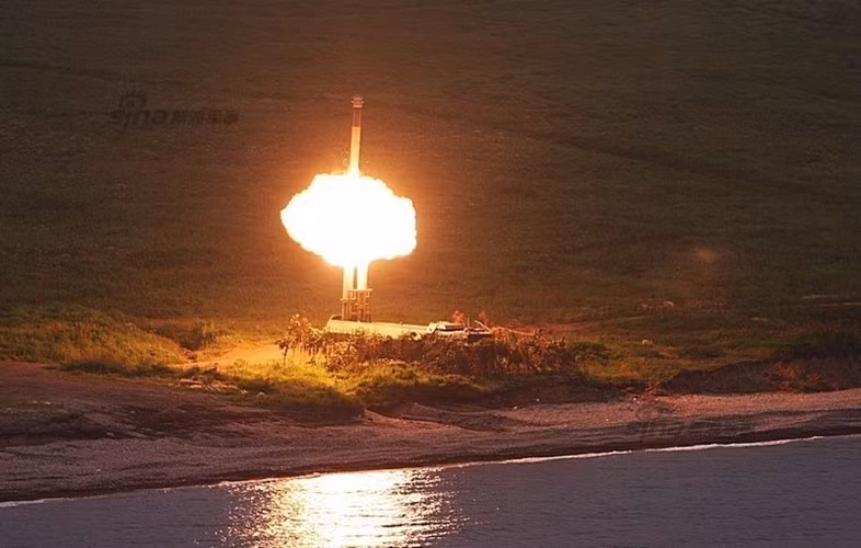 Trong ảnh là cảnh khai hỏa Bastion-P của lữ đoàn bảo vệ bờ biển Hải quân Nga.