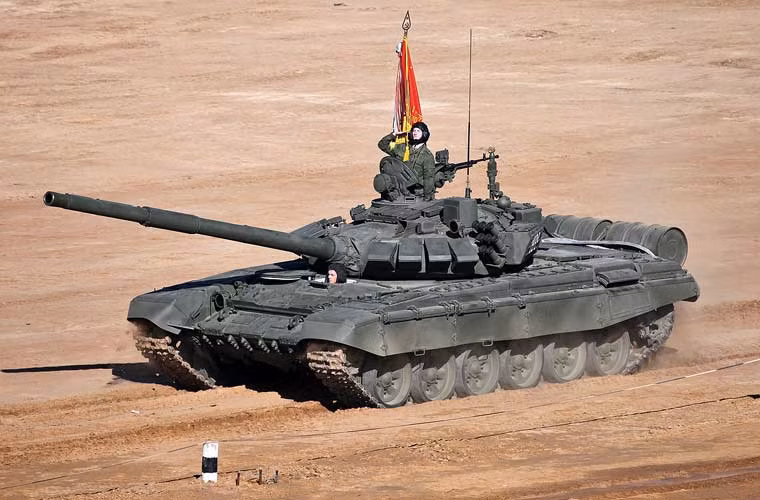 Ngoài giáp composite bị động, T-72B3 còn được bổ sung giáp phản ứng nổ Kontank-5 chống đạn xuyên giáp hiện đại APFSDS.