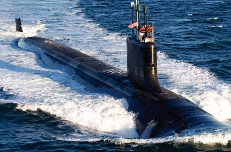 Tàu ngầm USS Jonh Warner có lượng dãn nước 7.800 tấn, dài 114,9m được trang bị lò phản ứng hạt nhân S9G.