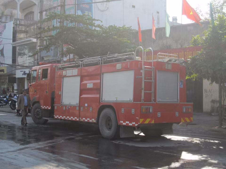 6 người trong một gia đình đã được phát hiện trong tình trạng tử vong do vụ cháy gồm bà Nguyễn Thúy Điều, (SN 1932), bà Lưu Thị Phượng (SN 1933), ông Nguyễn Quang Vinh (SN 1968), chị Phạm Thị Kiều (SN 1973), cháu Nguyễn Quang Minh (SN 1995) và cháu Nguyễn Thành Trung (SN 2002).
