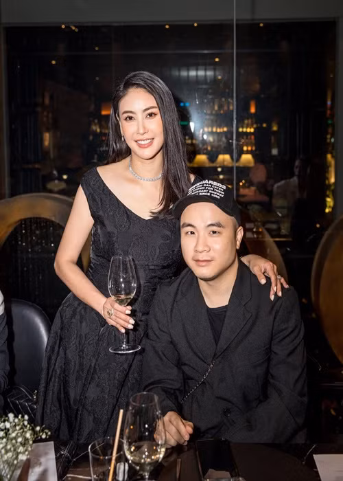 Bữa tiệc còn có sự tham gia của NTK Đỗ Mạnh Cường.