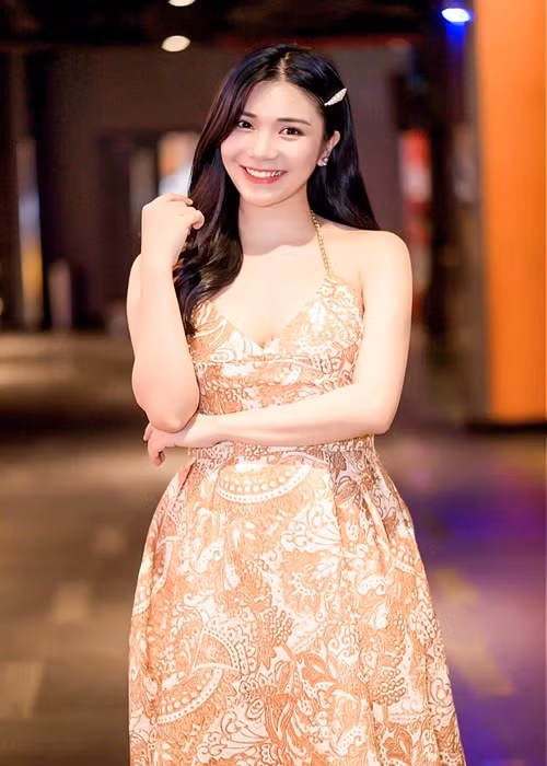 Khi Quang Lê khơi lại bức ảnh nhạy cảm một thời, nữ diễn viên chia sẻ: "Có lẽ quá khứ cũng đã khép lại rồi Thanh Bi đang tập trung cho tương lai tích cực hơn".