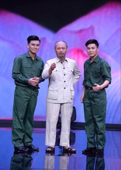 Nam nghệ sĩ đã hơn 40 lần vào vai Bác Hồ trong các vở kịch và phim điện ảnh hay phim truyền hình và hàng trăm lần vào vai Bác trong những sự kiện chương trình lễ hội, lễ kỷ niệm. Ảnh: Thời đại plus